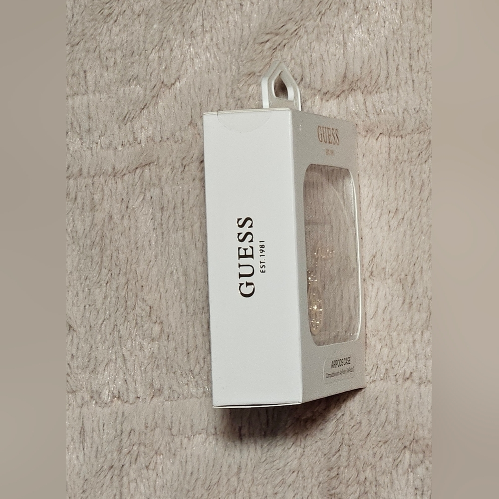 Guess Airpods Case Compatible With Airpods/Airpods 2 leather beige/gold details - Picture 3 of 5